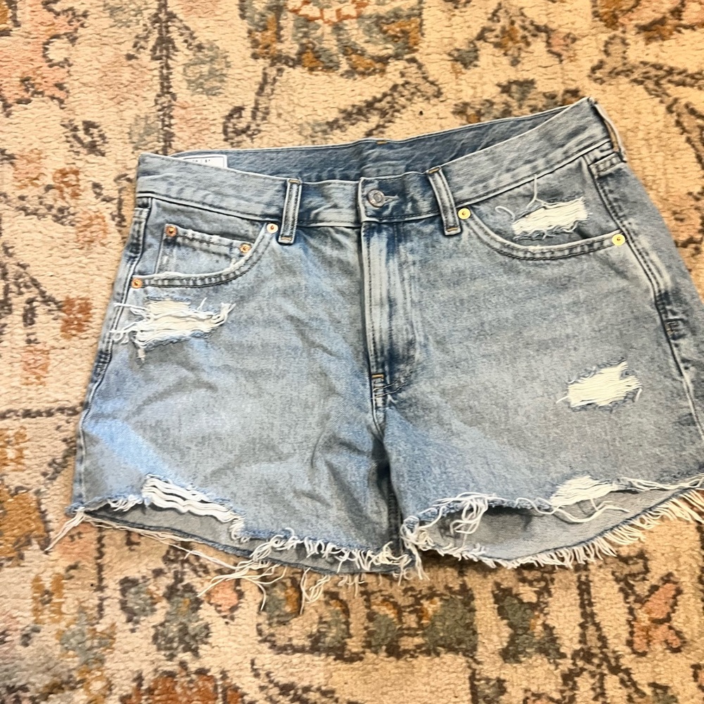 GAP 4” low rise stride denim shirts with washwell sz 29